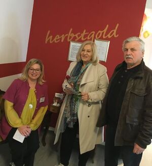 Quelle herbstgold. Von links: Franziska Holländer, Marianne Hitzges, Wilfried Düsterhöft