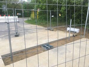 Hier wird der versenkbare Poller am Gruschewg gebaut.